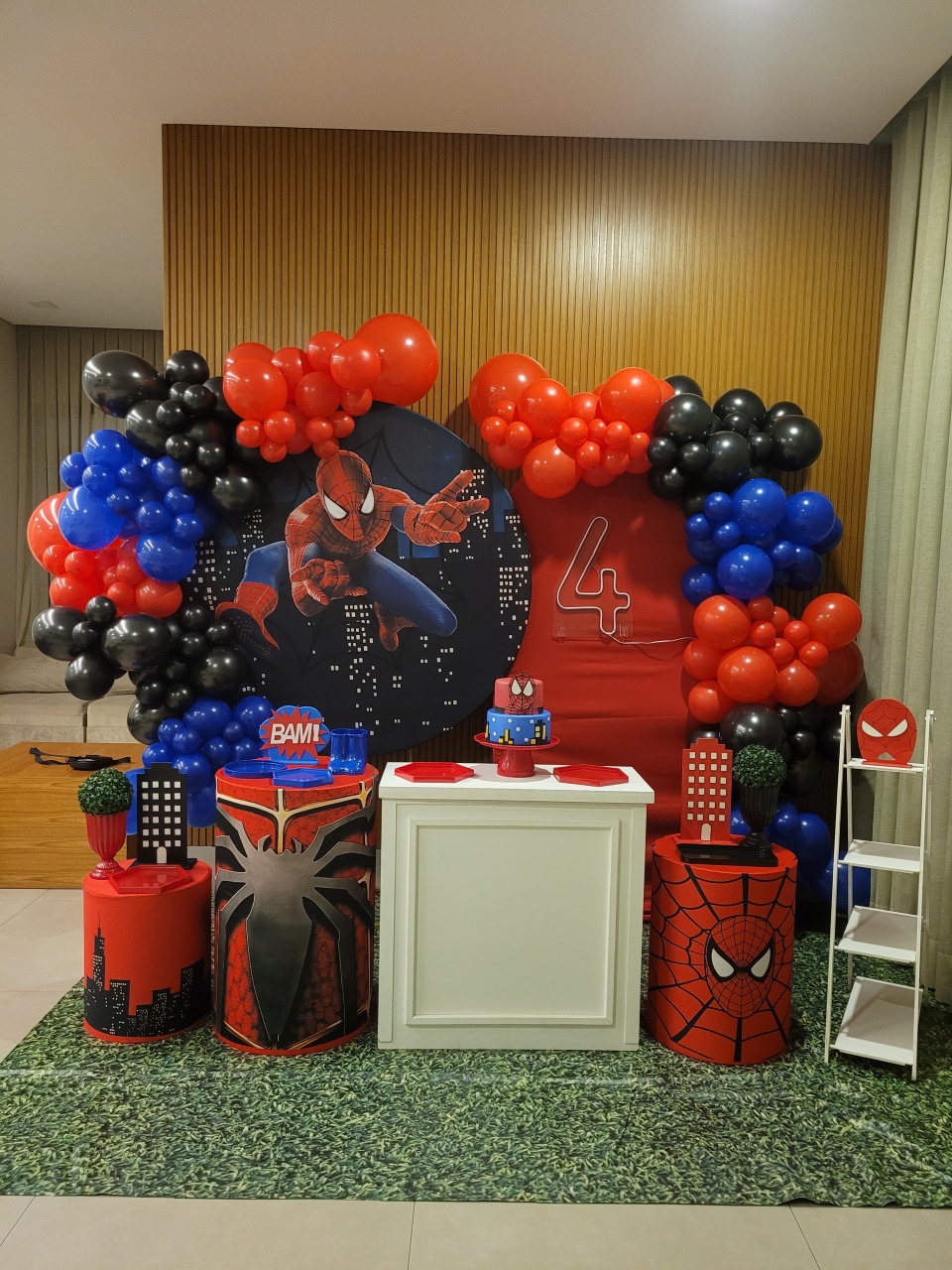 Montagem: Homem Aranha - Mb festas & decorações