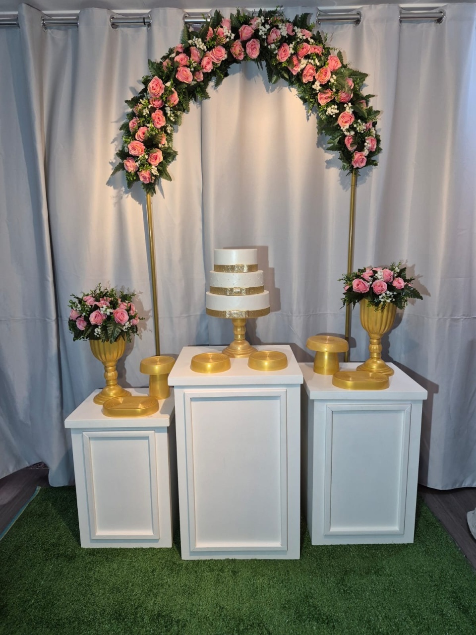 Casamento Rosas Com Dourado - Mb festas & decorações