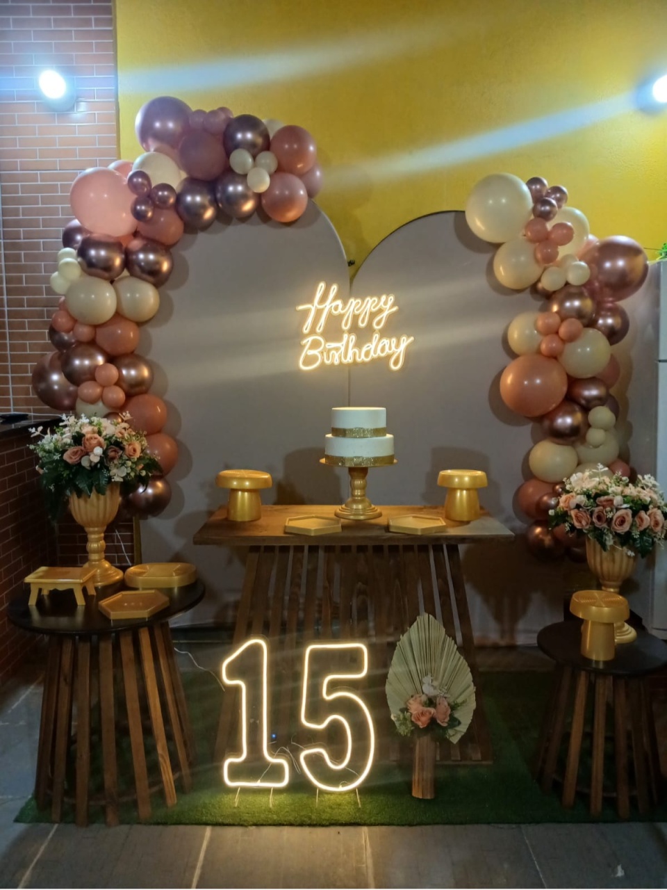 Montagem: 15 Anos - Mb festas & decorações