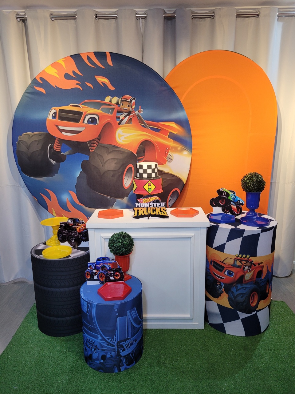 Super Carros Laranja - Mb festas & decorações