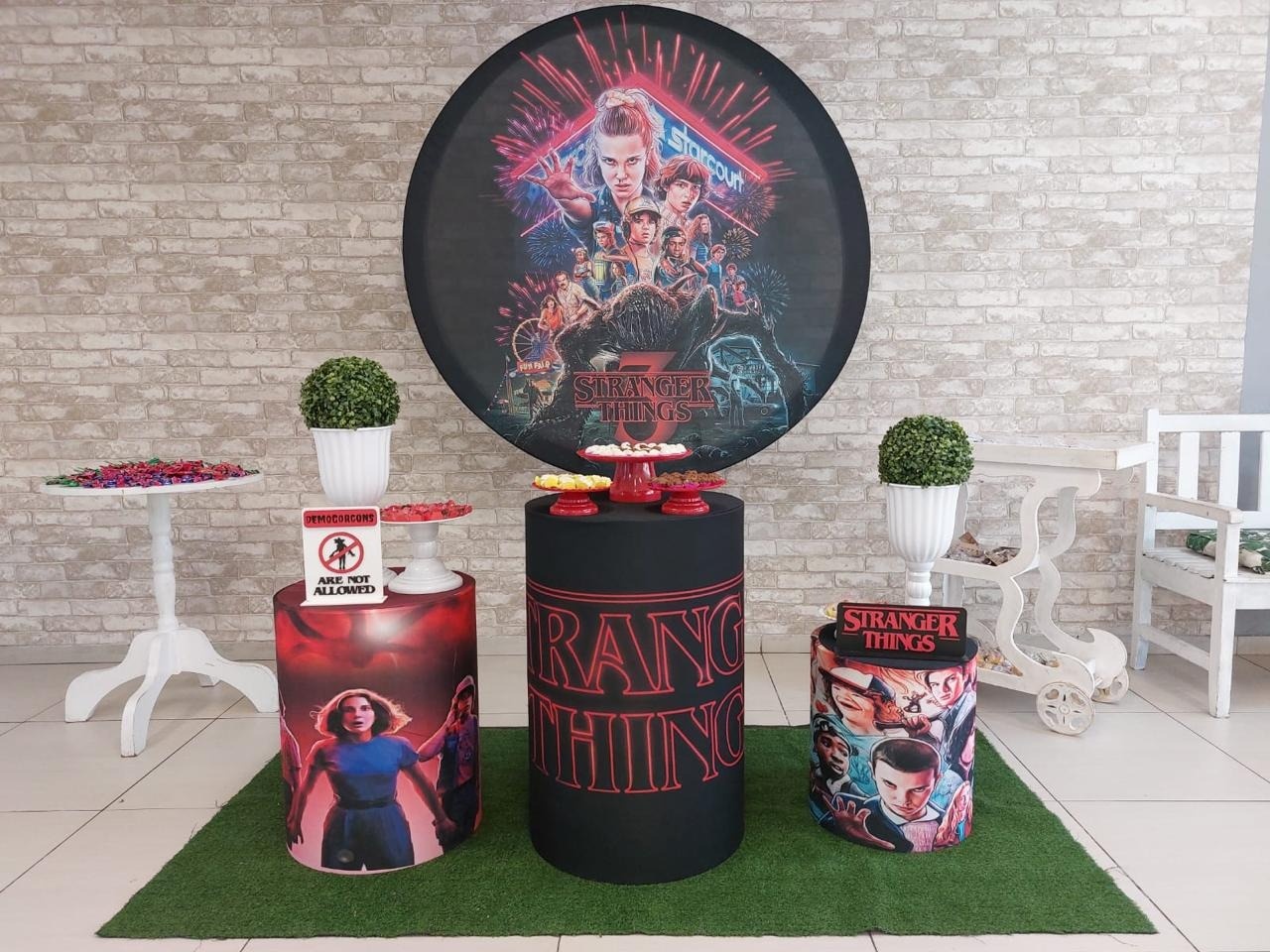 Stranger Things - Mb festas & decorações