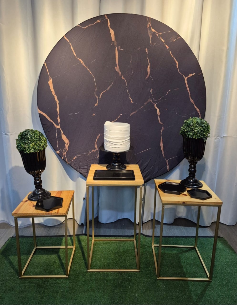 Raios Dourados Com Mesas de Ferro 2.0 - Mb festas & decorações
