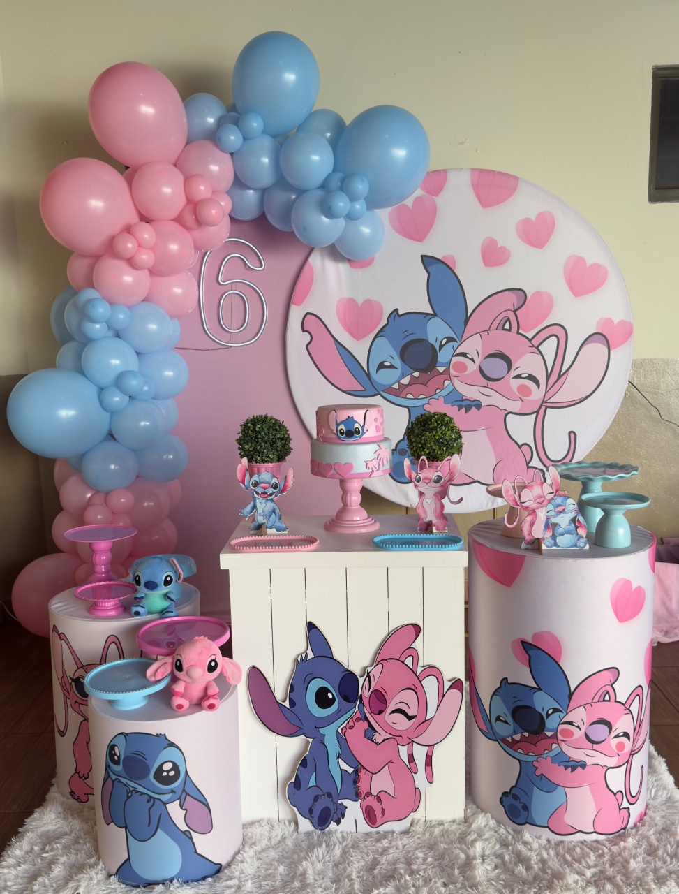 Stitch E Angel Super Premium Com Montagem E Arco de Bexiga - Claudia Torrieri