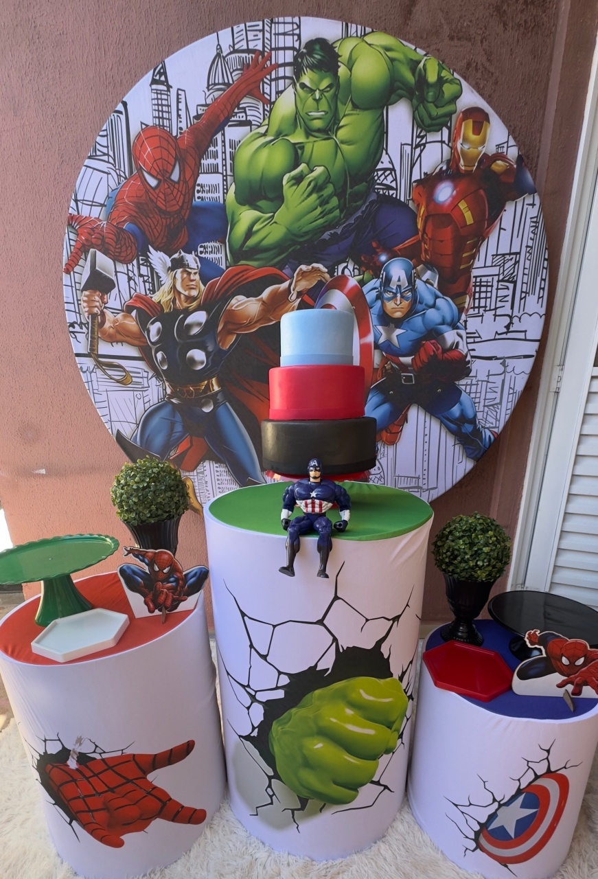 Vingadores Pegue E Monte - Claudia Torrieri