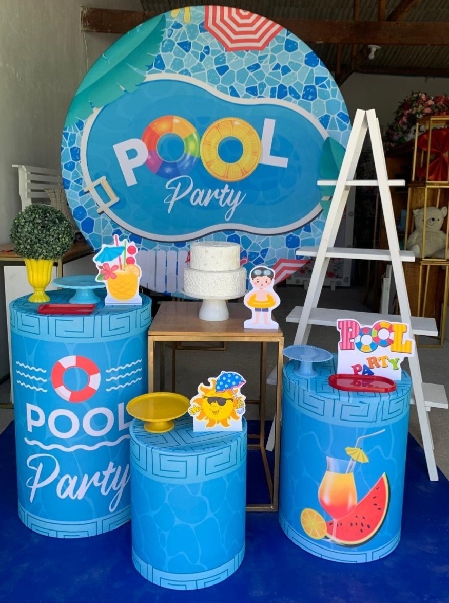 Pool Party Kit Ouro + Adicional Escada G - Artes e Encantos locações