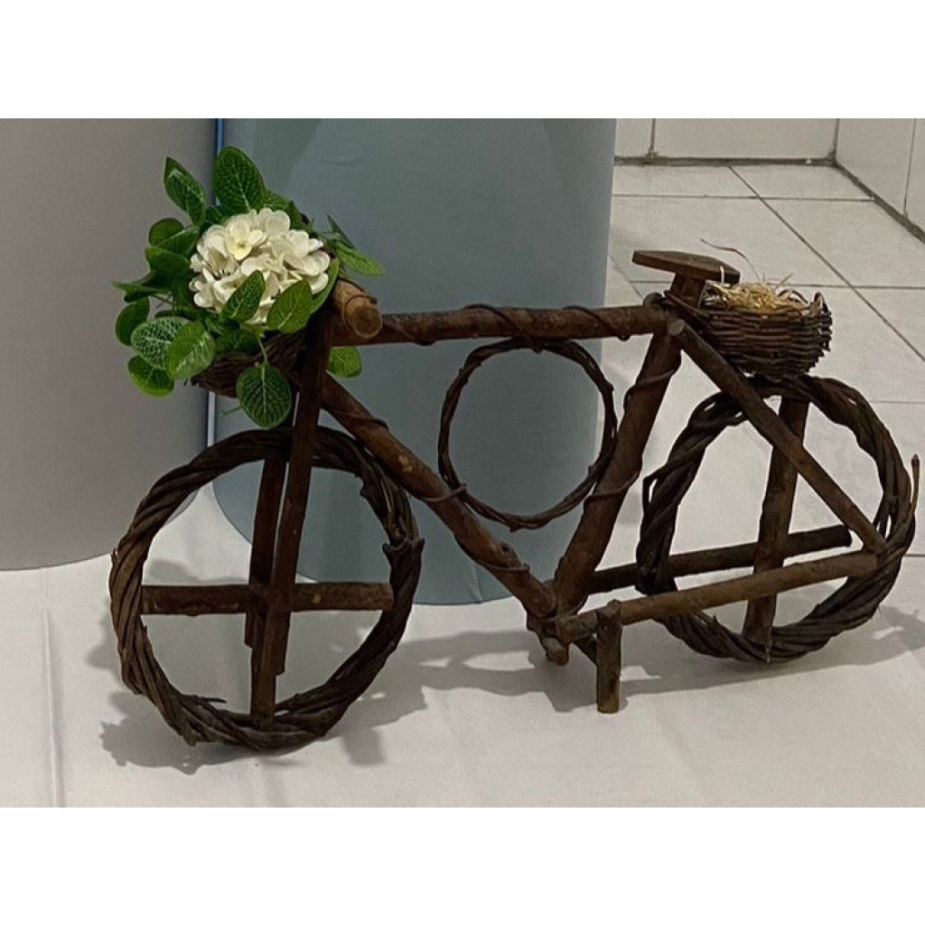 Bicicleta de Madeira - Marrom - Artes e Encantos locações