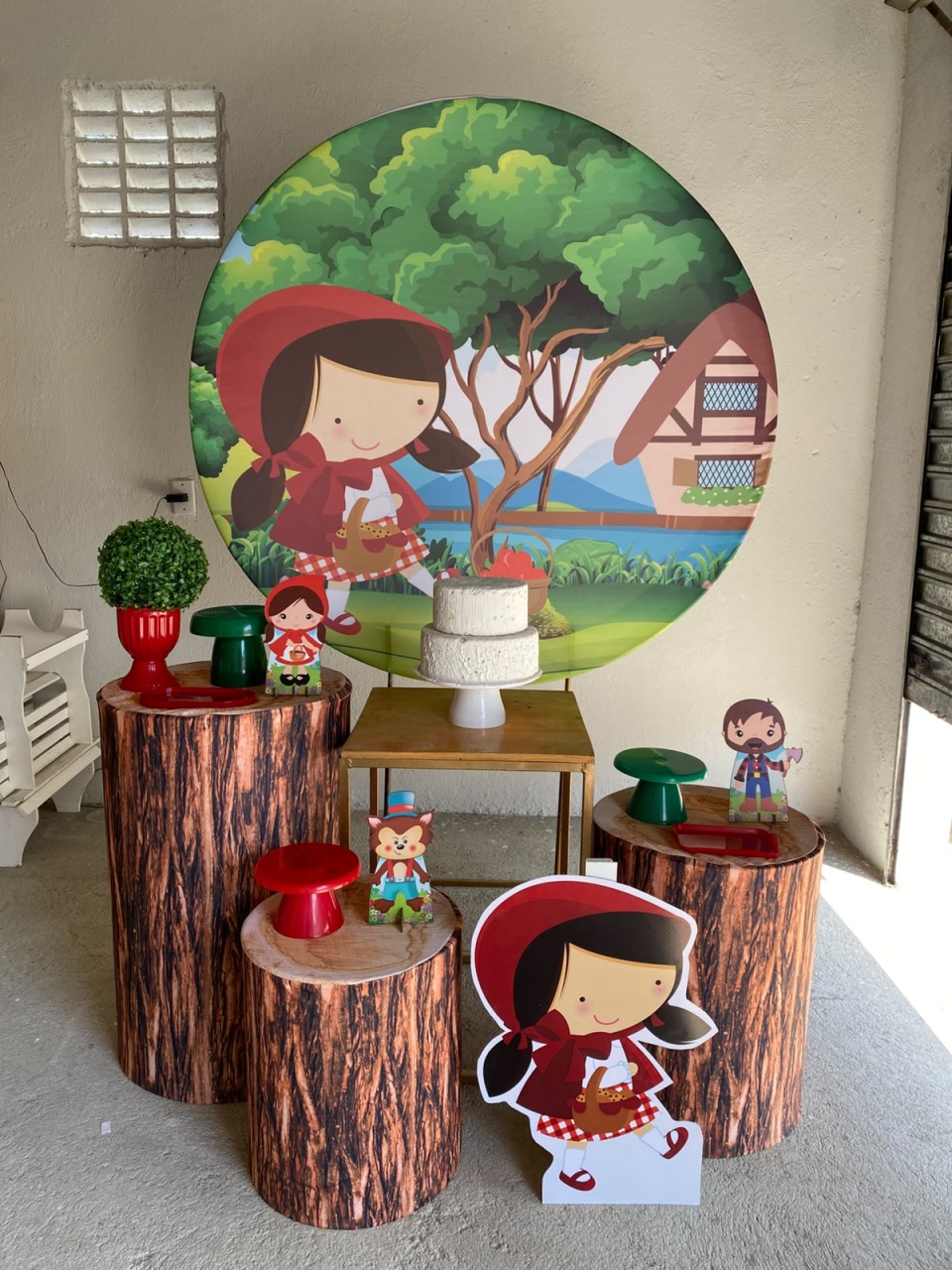 Chapeuzinho Vermelho Kit Ouro Com Adicional de Display de Chão2 - Artes e Encantos locações
