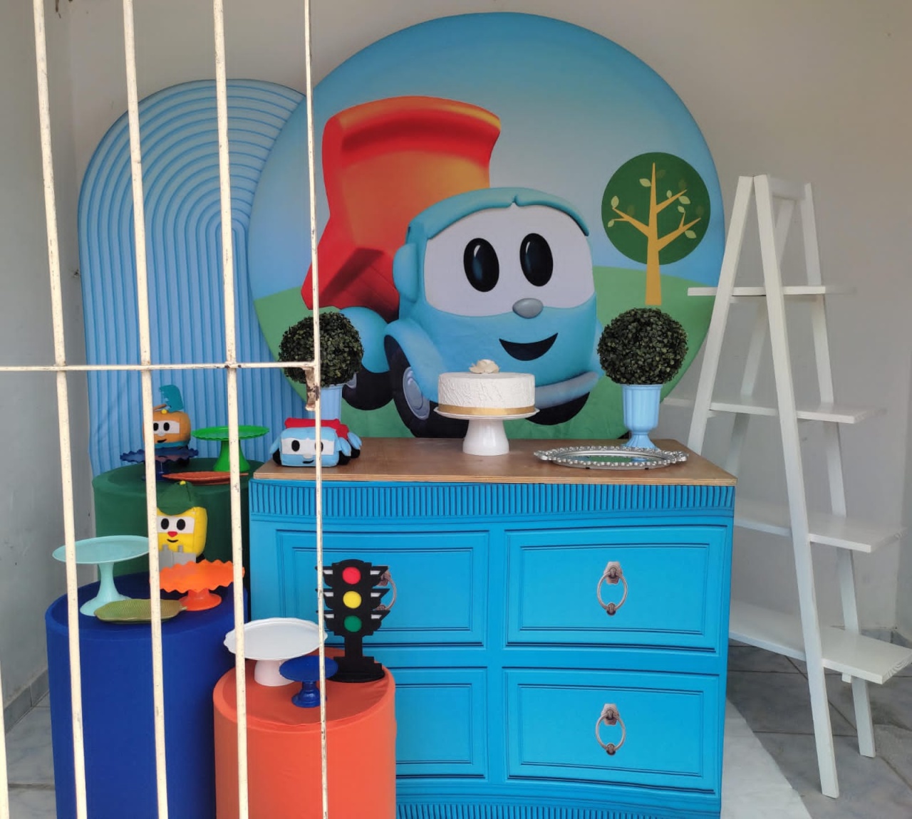 Léo O Caminhão Kit Diamante + Adicional Escada G - Artes e Encantos locações
