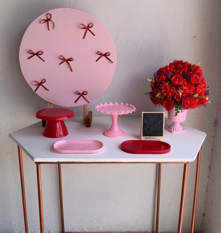 Mini Kit Rosa Com Laços Vermelhos 4 - Artes e Encantos locações