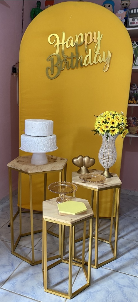 Amarelo Happy Birthday Composição - Artes e Encantos locações