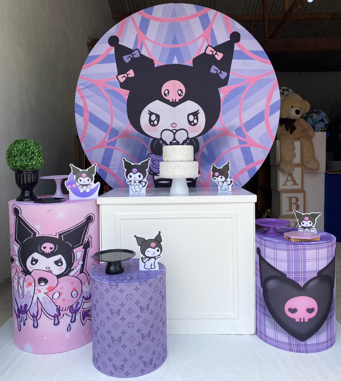 Kuromi Kit Ouro Plus 2 - Artes e Encantos locações
