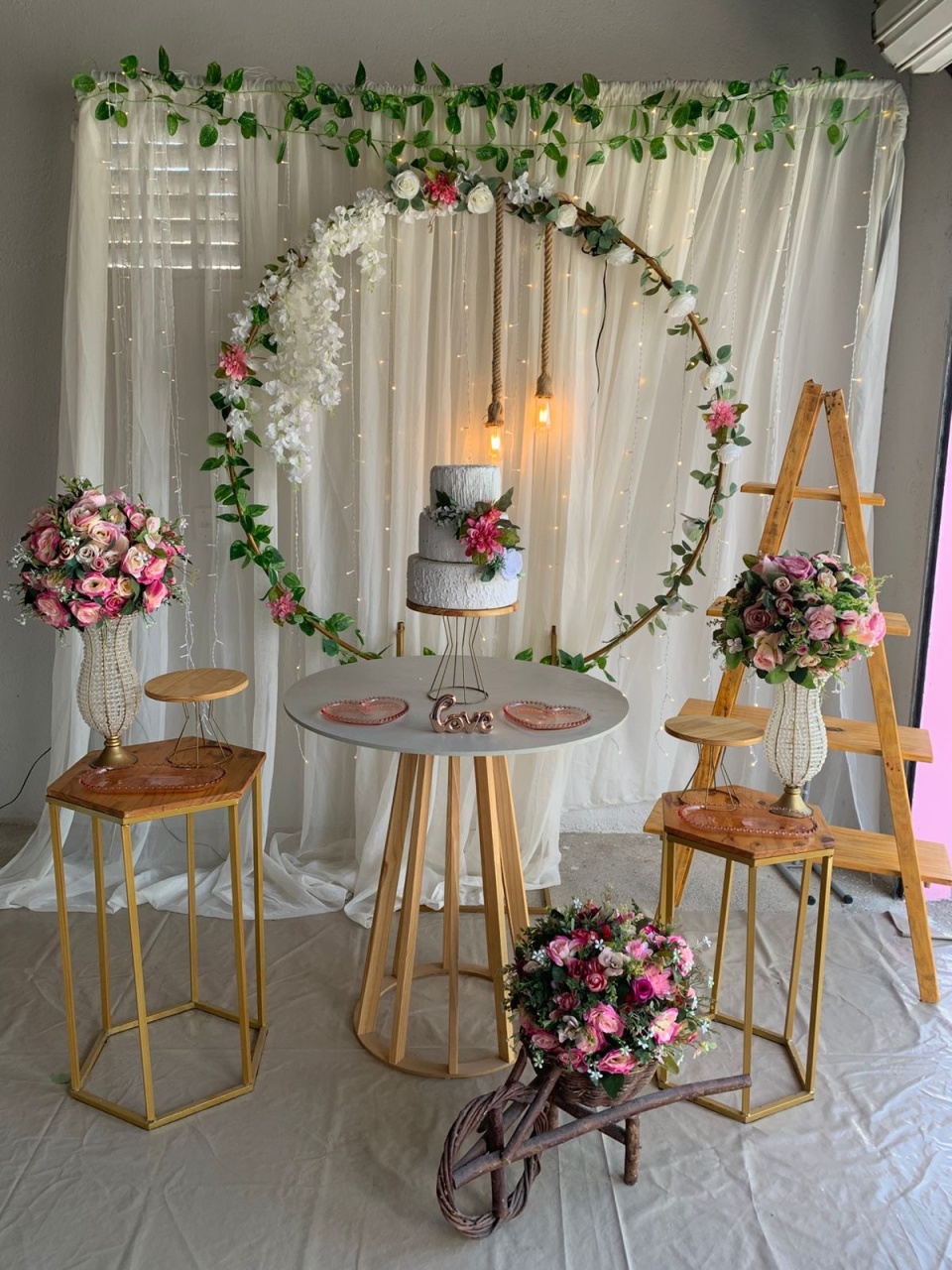 Casamento/Noivado/15 Anos Rosa Composição - Artes e Encantos locações