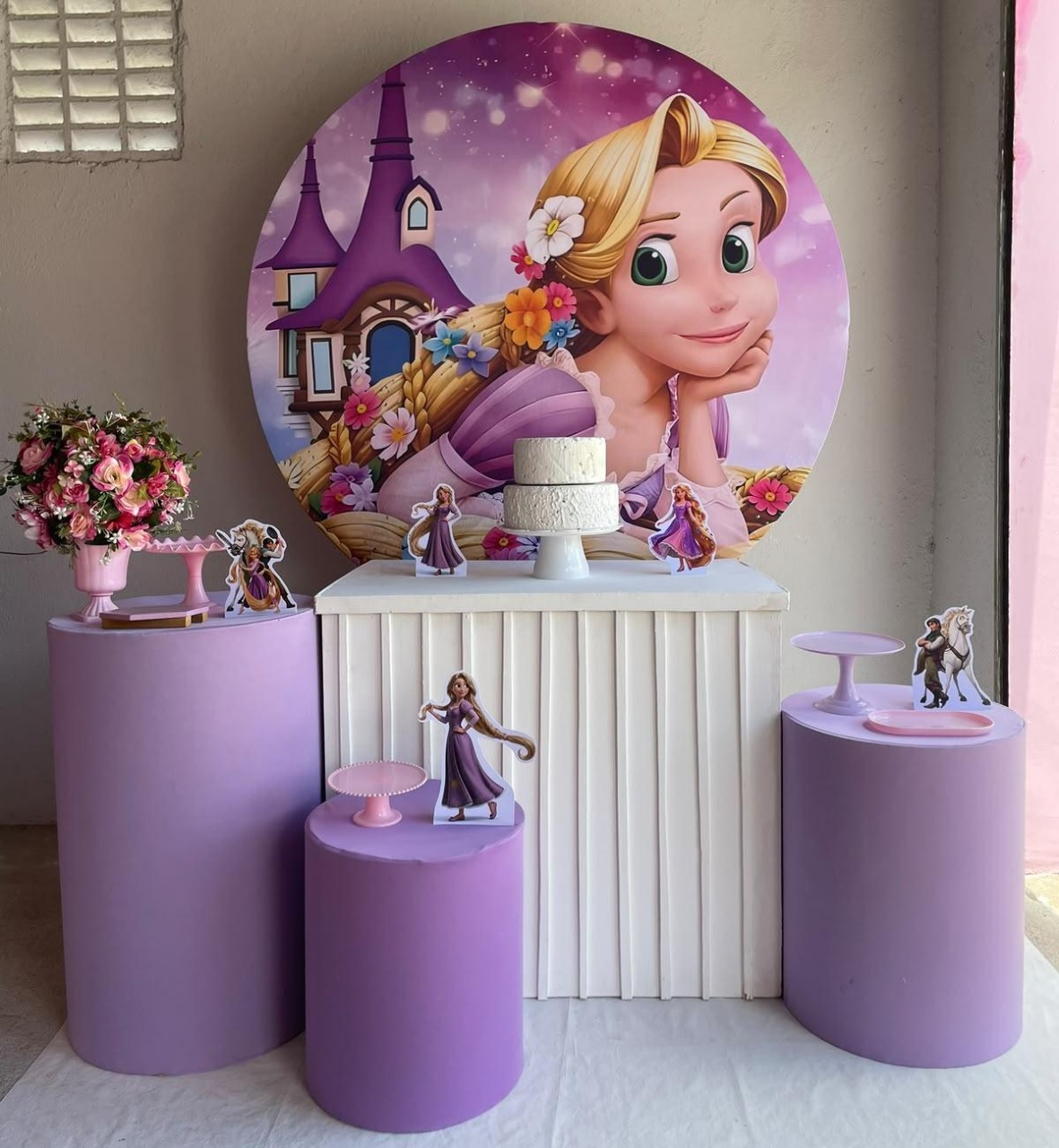 Enrolados Princesa Rapunzel Kit Ouro Plus 1 - Artes e Encantos locações