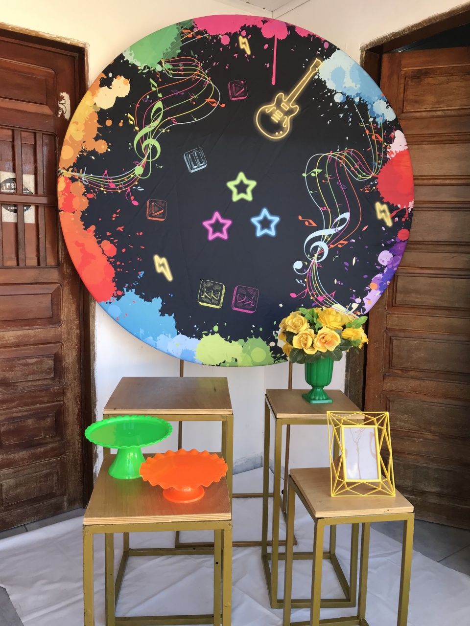 Baladinha Festa Neon Composição - Artes e Encantos locações