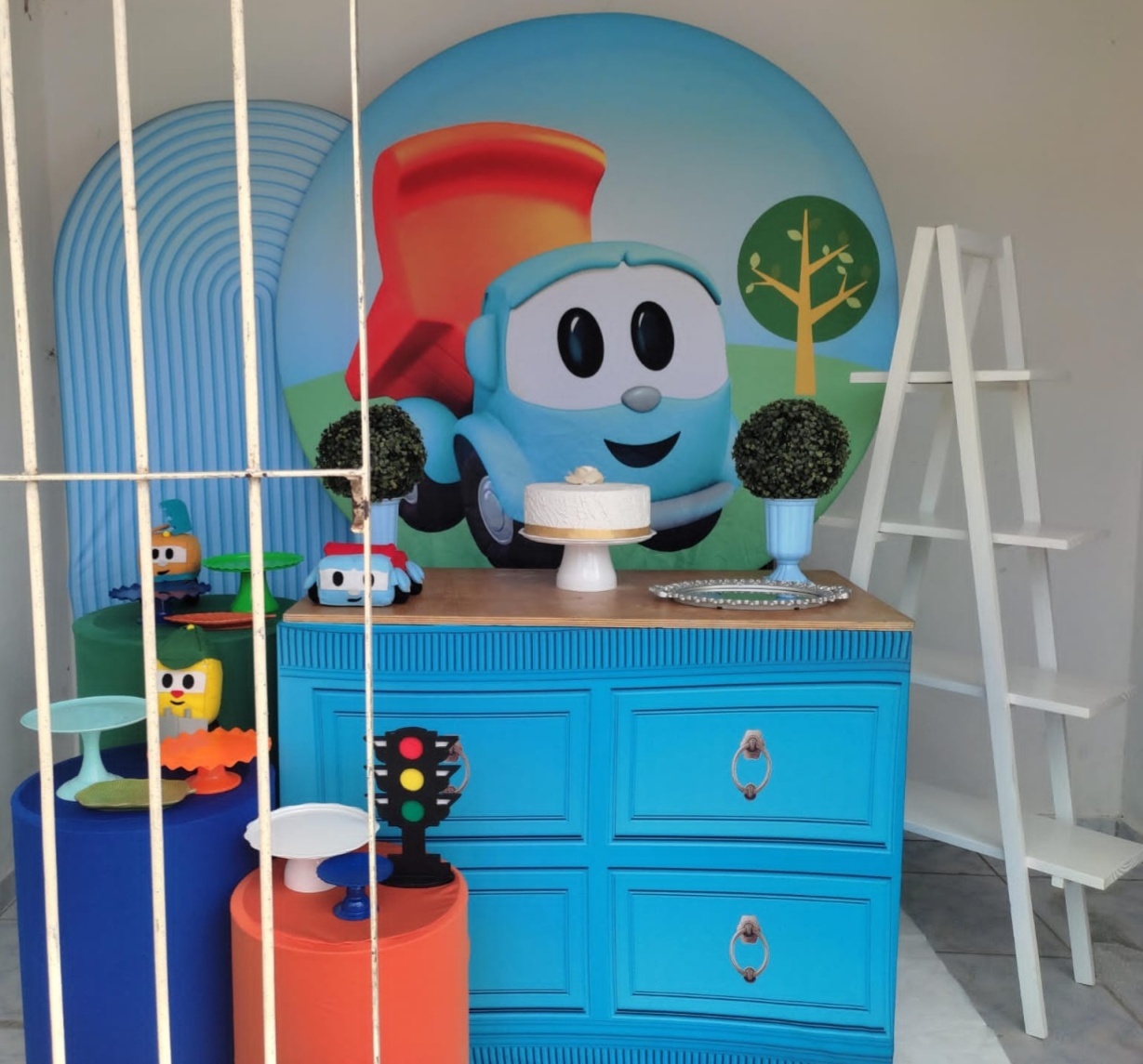 Léo O Caminhão Kit Diamante + Adicional Escada G - Artes e Encantos locações