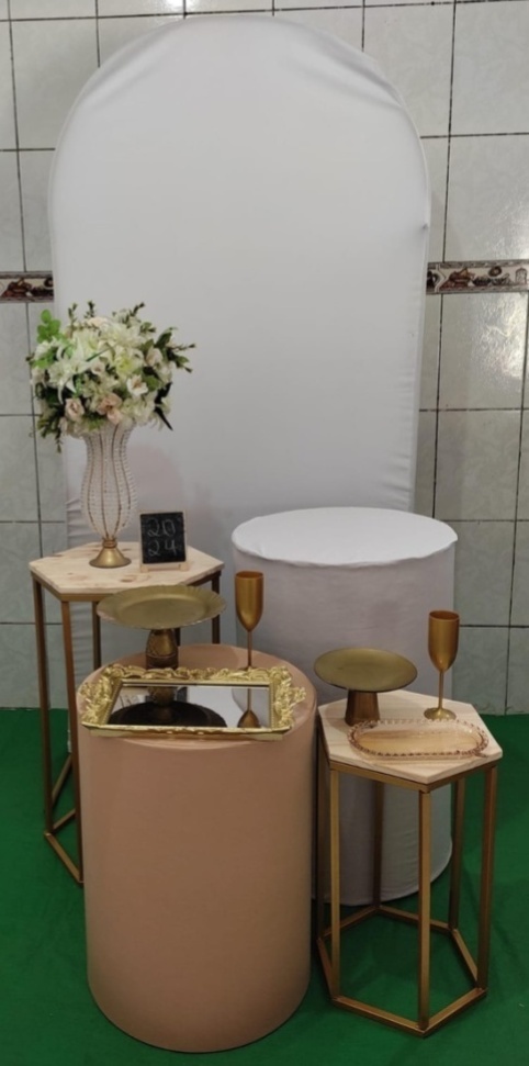 Branco E Dourado Composição (5) - Artes e Encantos locações