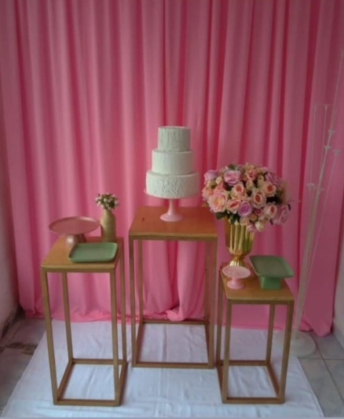 Rosa E Verde Composição Com Cortinado  - Artes e Encantos locações