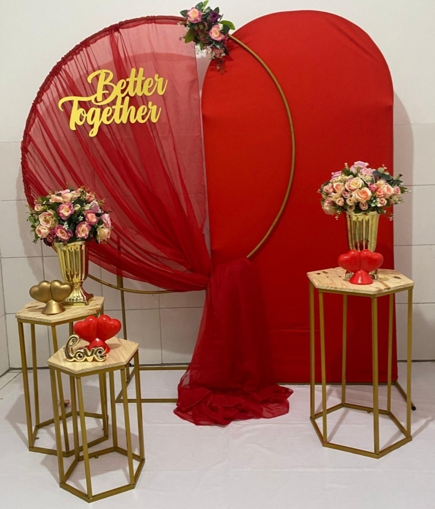 Vermelho E Dourado Better Together Composição  - Artes e Encantos locações