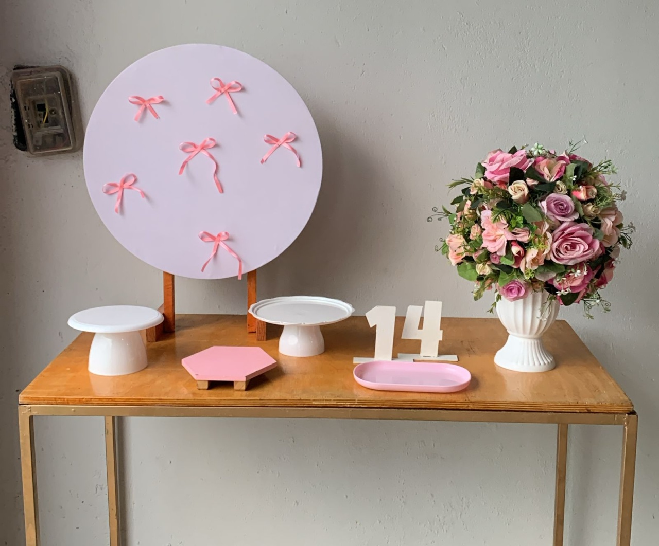 Mini Kit Branco Com Laços Rosas - Artes e Encantos locações