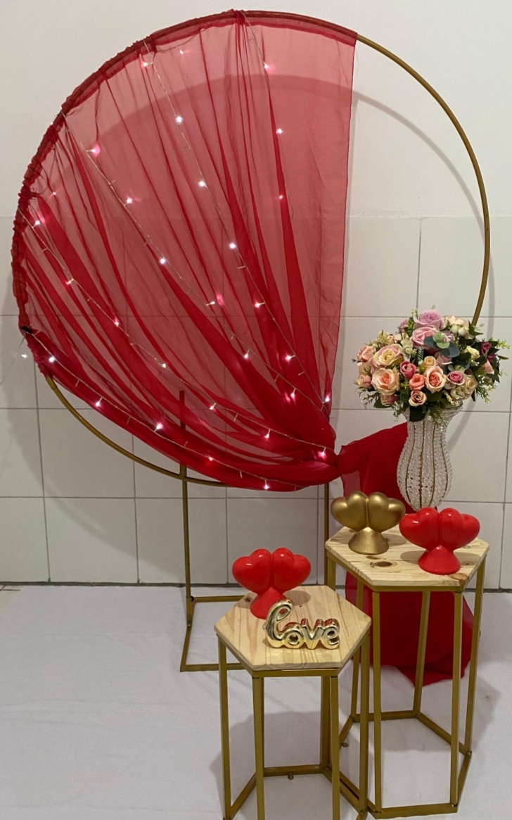 Vermelho E Dourado Composição - Artes e Encantos locações
