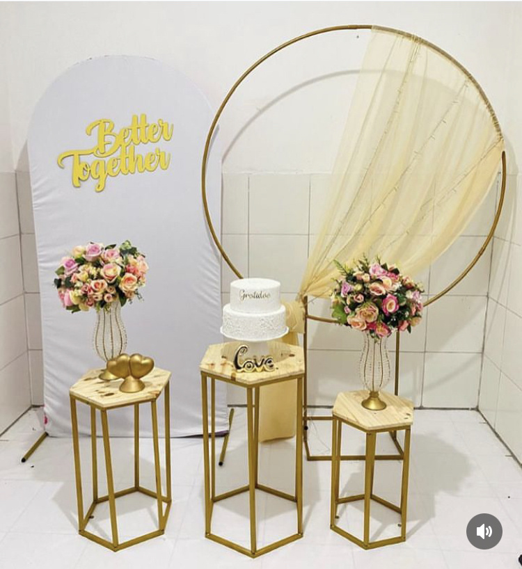 Branco E Dourado Better Together Composição - Artes e Encantos locações