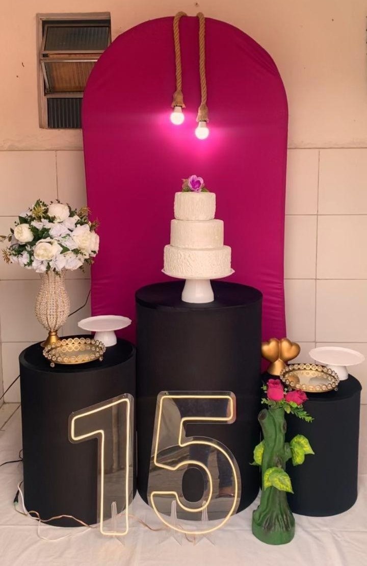 15 Anos Preto E Fúcsia Composição - Artes e Encantos locações