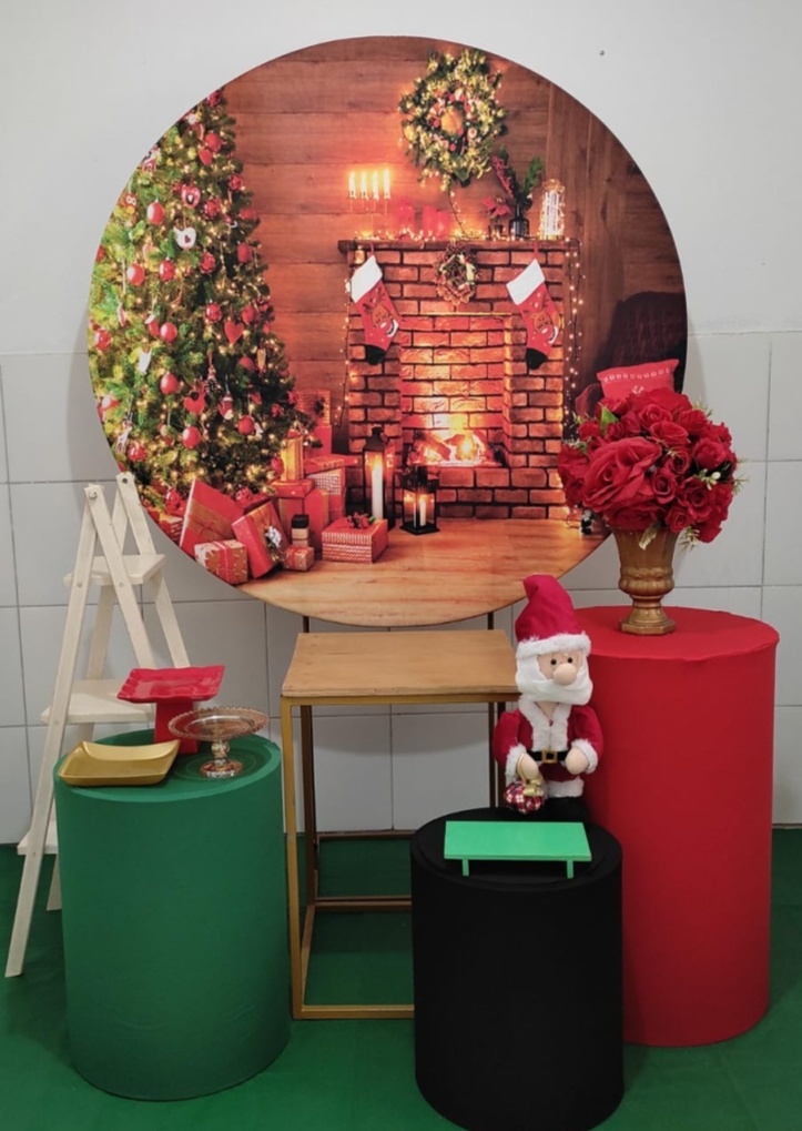 Natal Kit Ouro + Adicional Escada M - Artes e Encantos locações