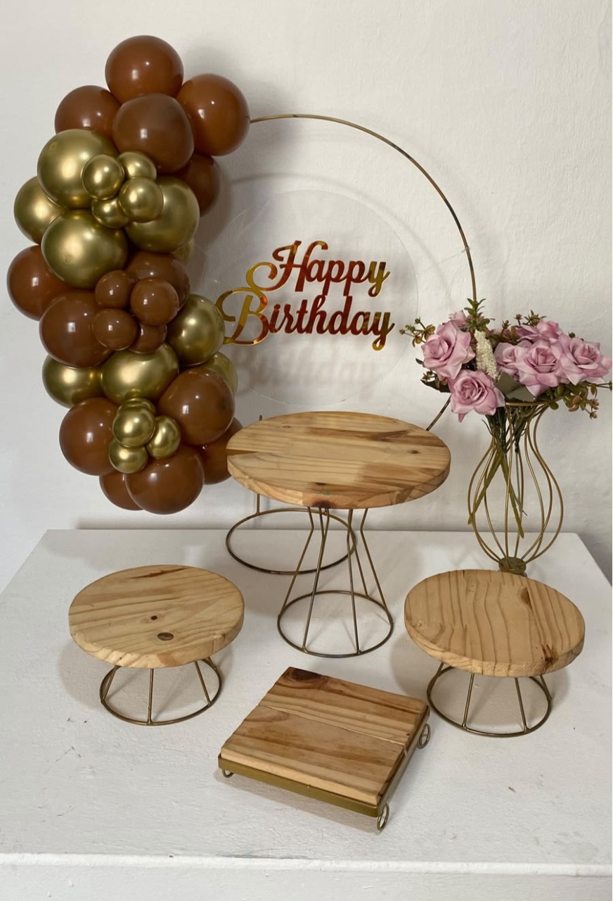 Kit 2 Só Um Bolinho - Acrílico Com Mdf - Marrom/Dourado - Criativo amor Festas e Personalizados 