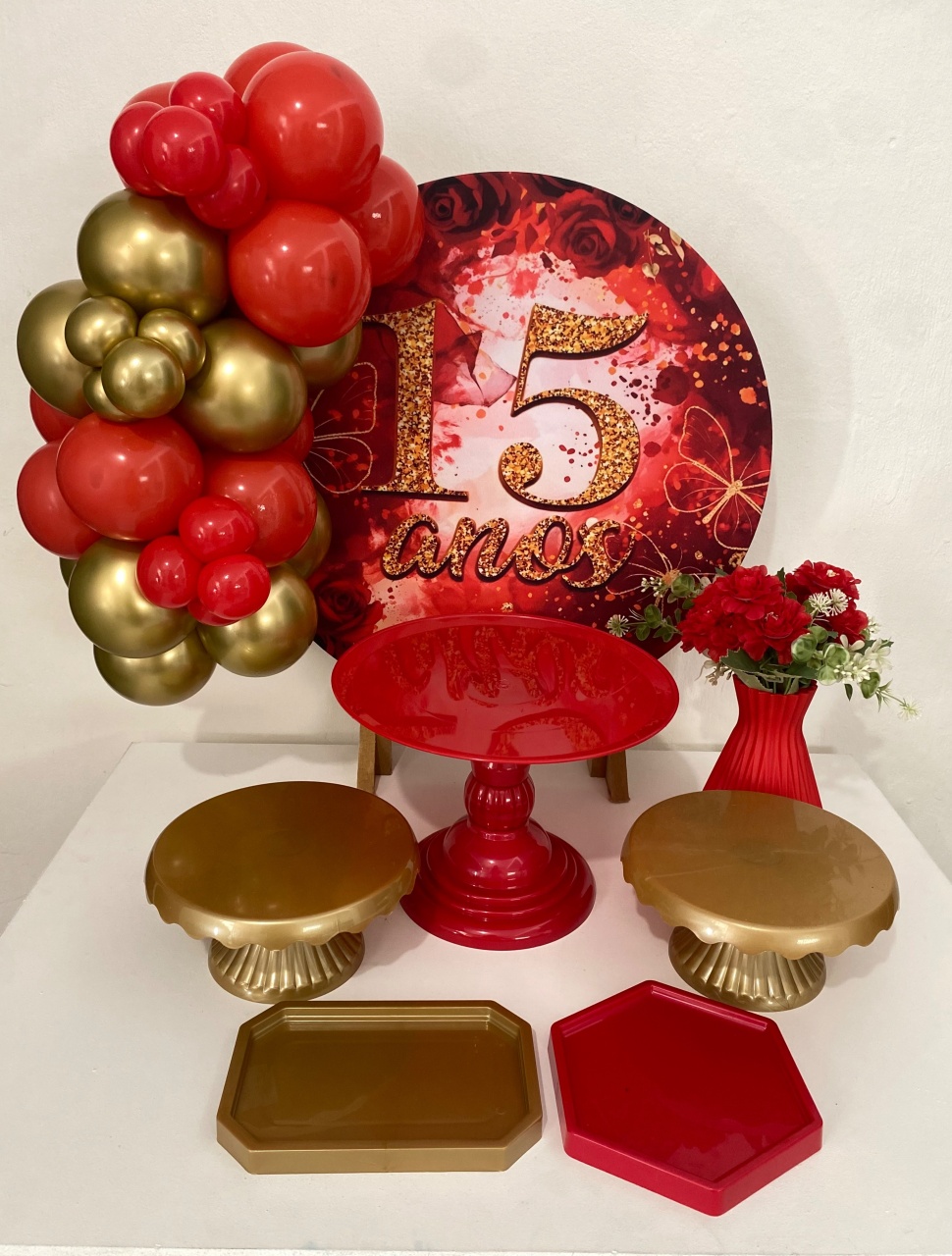 Kit 2 Só Um Bolinho - 15 Anos Vermelho E Dourado - Criativo amor Festas e Personalizados 