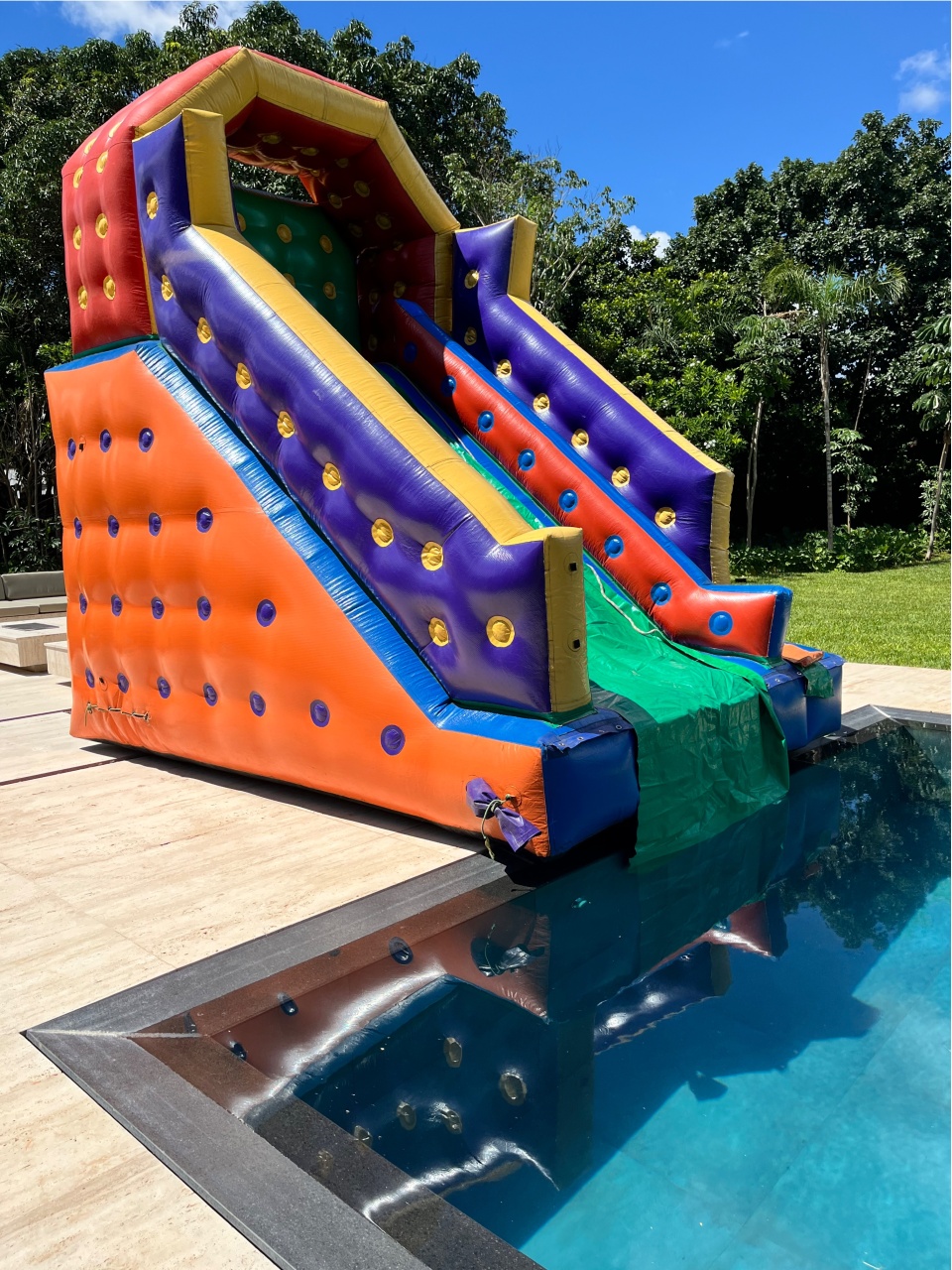 Toboágua Inflável (A4,2M X L3.0M X C4.0M) - MILLENYLIMA