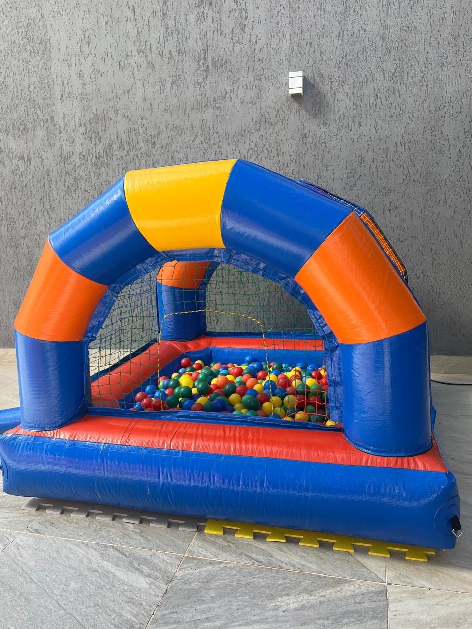 Piscina Bolinhas Inflável (L2,0M X C2,0M X A1,6M) - MILLENYLIMA
