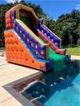Toboágua Inflável (A4,2M X L3.0M X C4.0M) - imagem 1