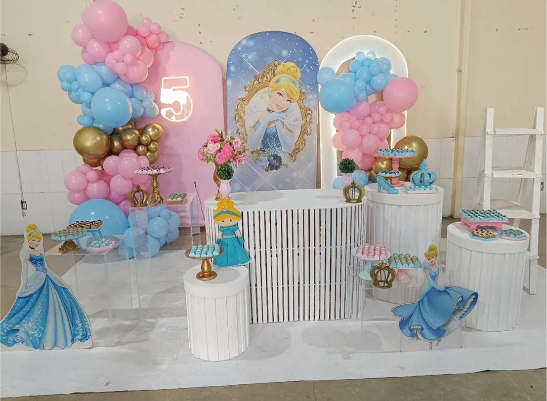 Kit Cinderela G - Bruna Pacheco locações & decorações