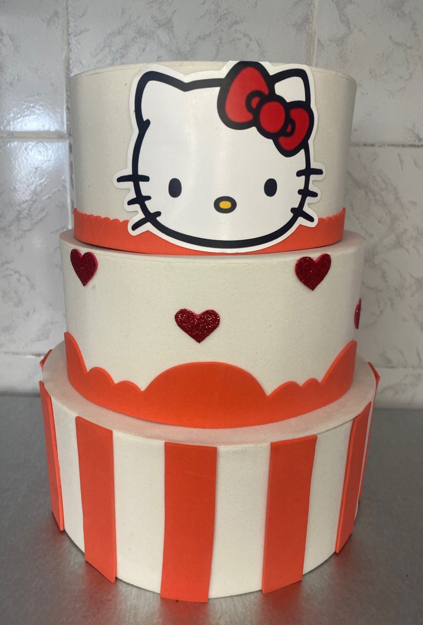 Bolo Fake Hello Kitty - Antonella Decorações