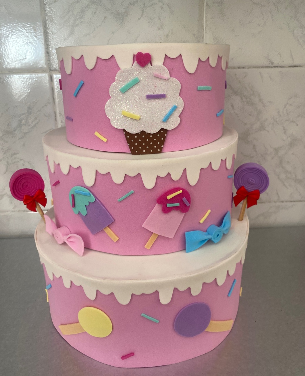 Bolo Fake Doces Rosa  - Antonella Decorações