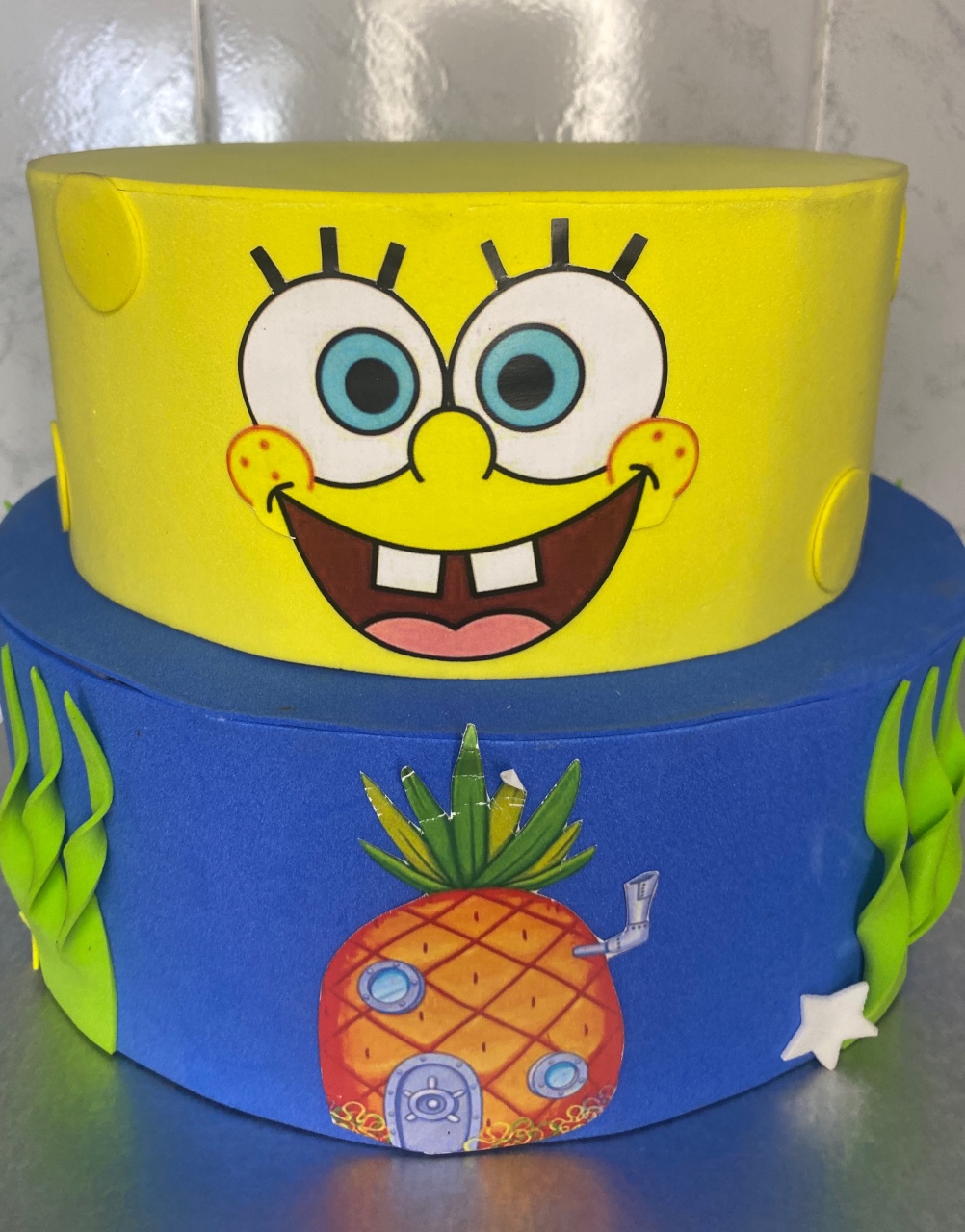 Bolo Fake Bob Esponja  - Antonella Decorações