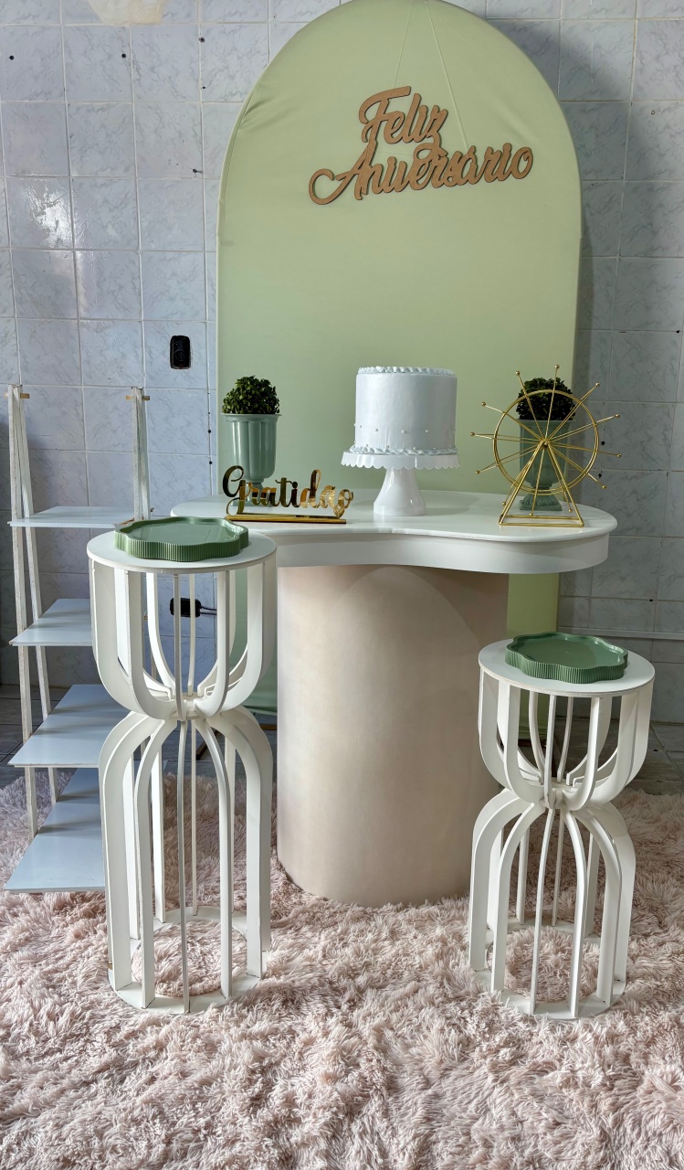Feliz Aniversário Verde Menta (Mesa Ampulheta ) - Antonella Decorações