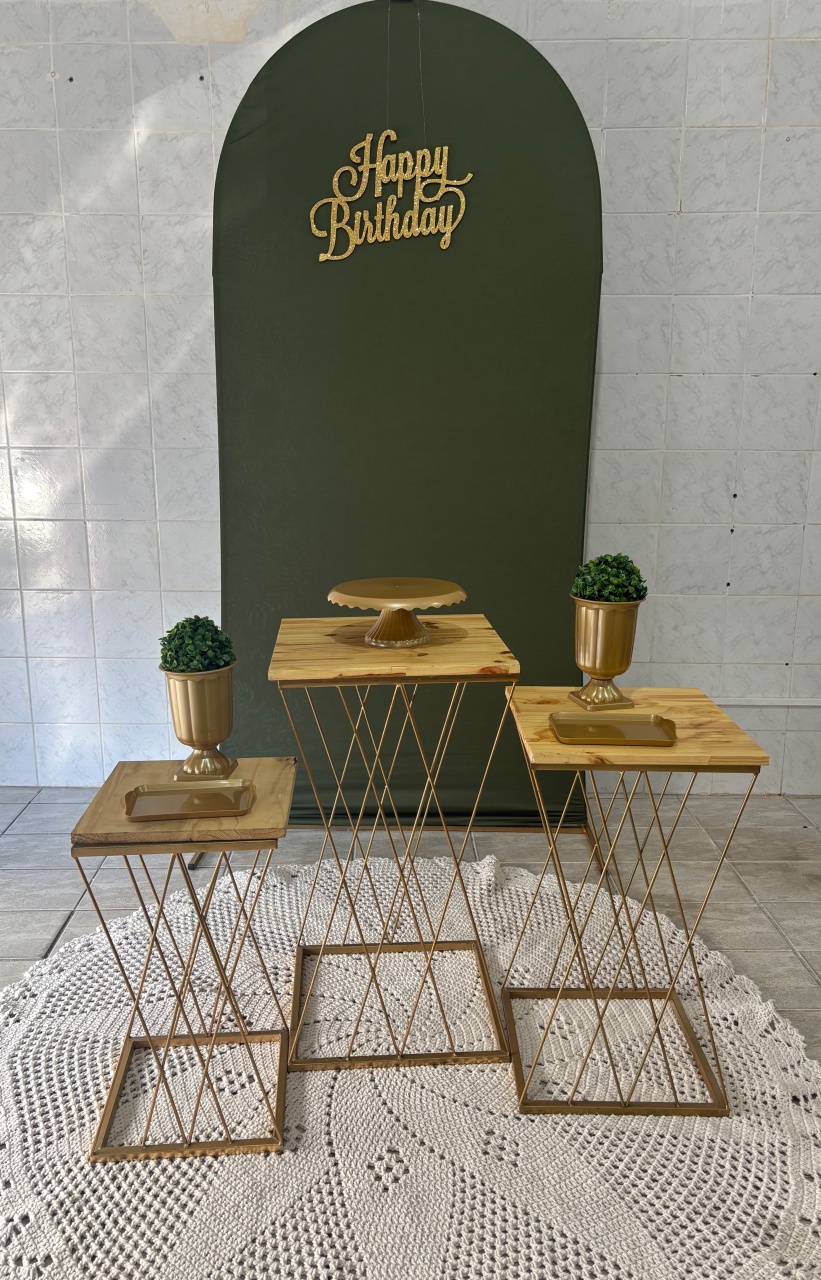Verde Militar Com Mesas de Ferro - Antonella Decorações