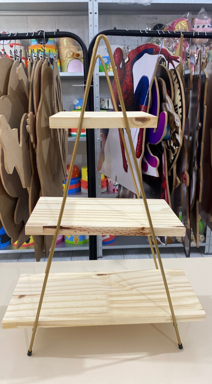 Escadinha de Lembrancinhas de Mesa  - Antonella Decorações