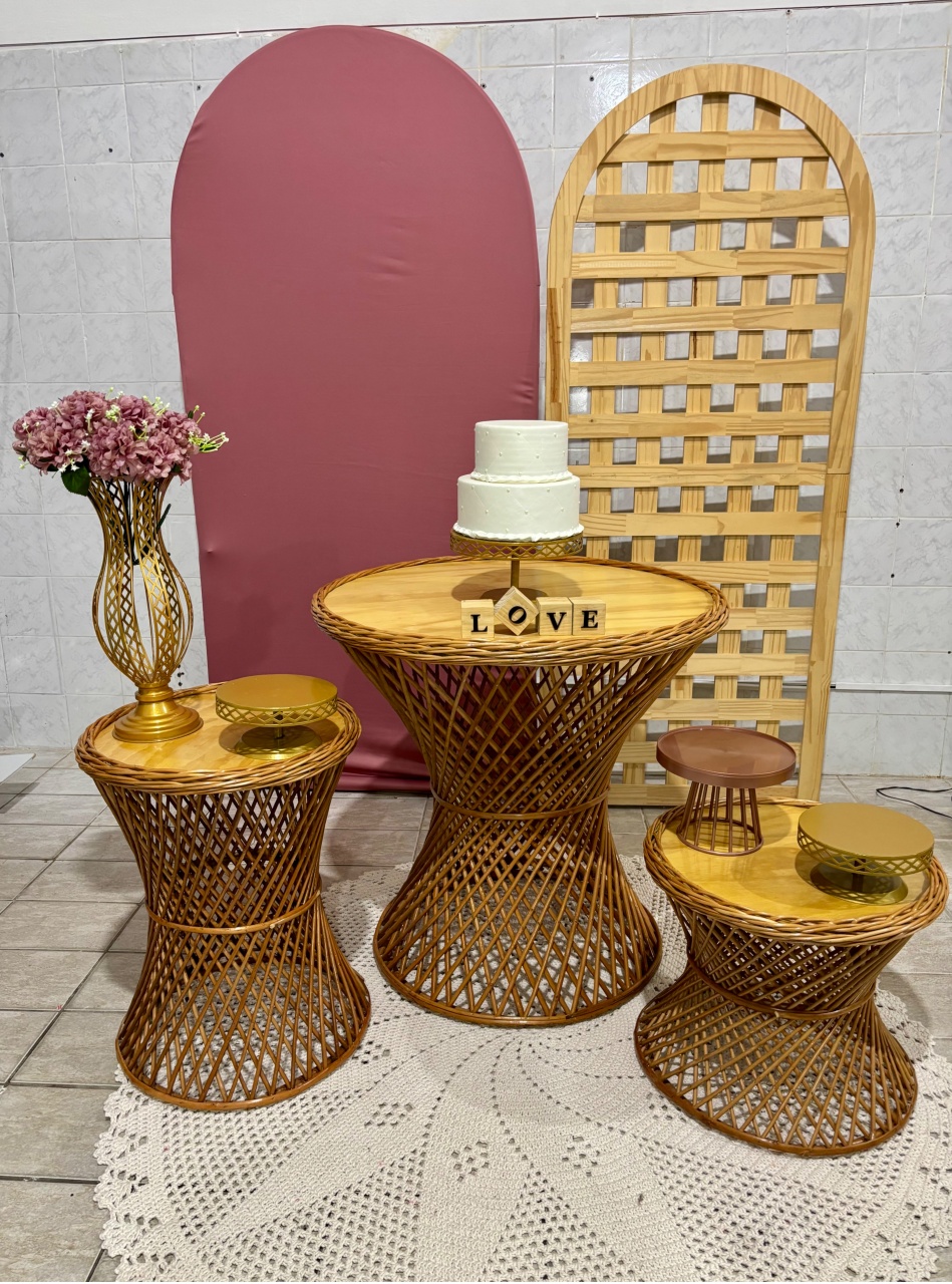 Rose Com Mesas de Vime - Antonella Decorações