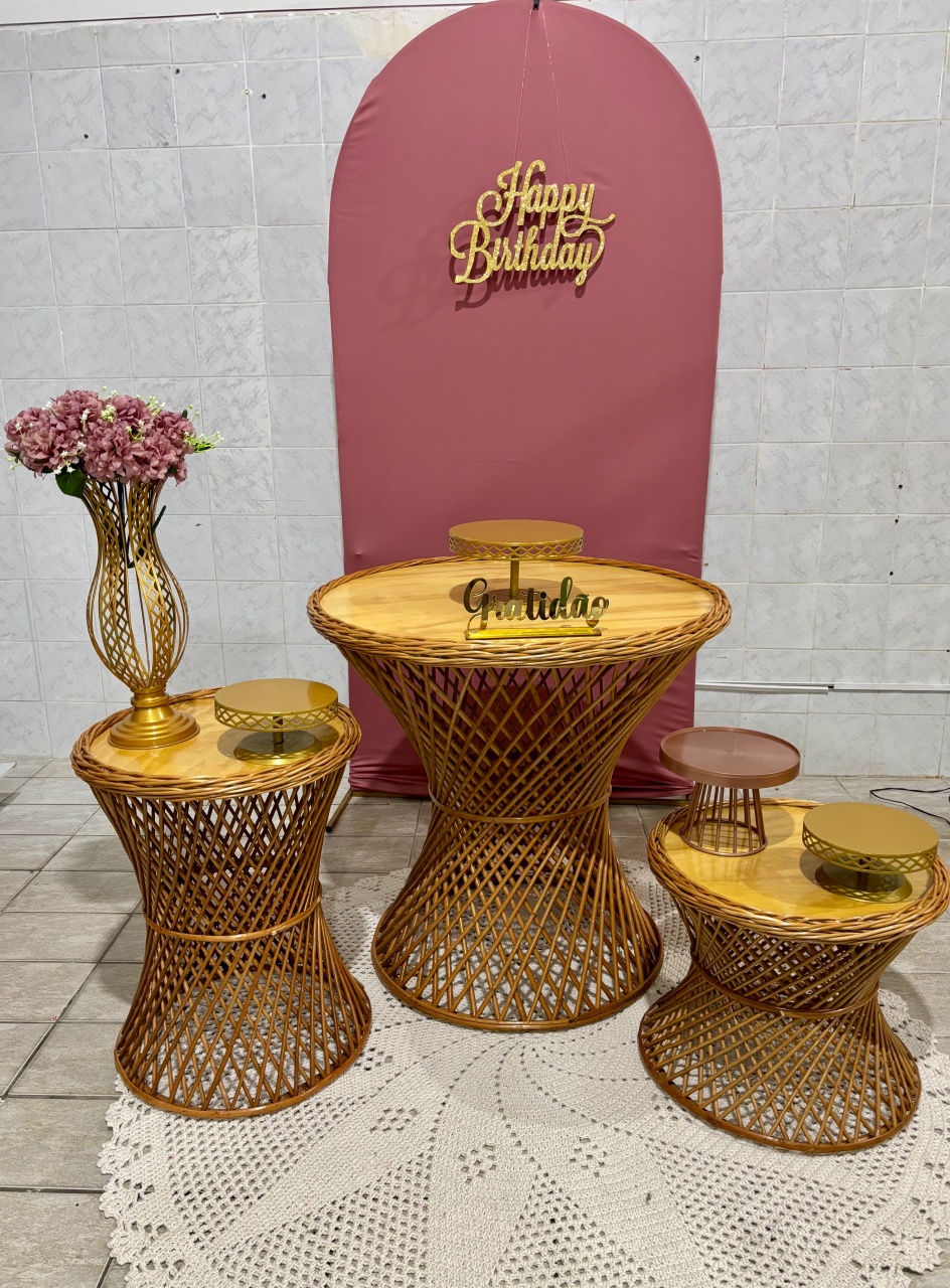 Kit Luxo Rose Com Mesas de Vime - Antonella Decorações