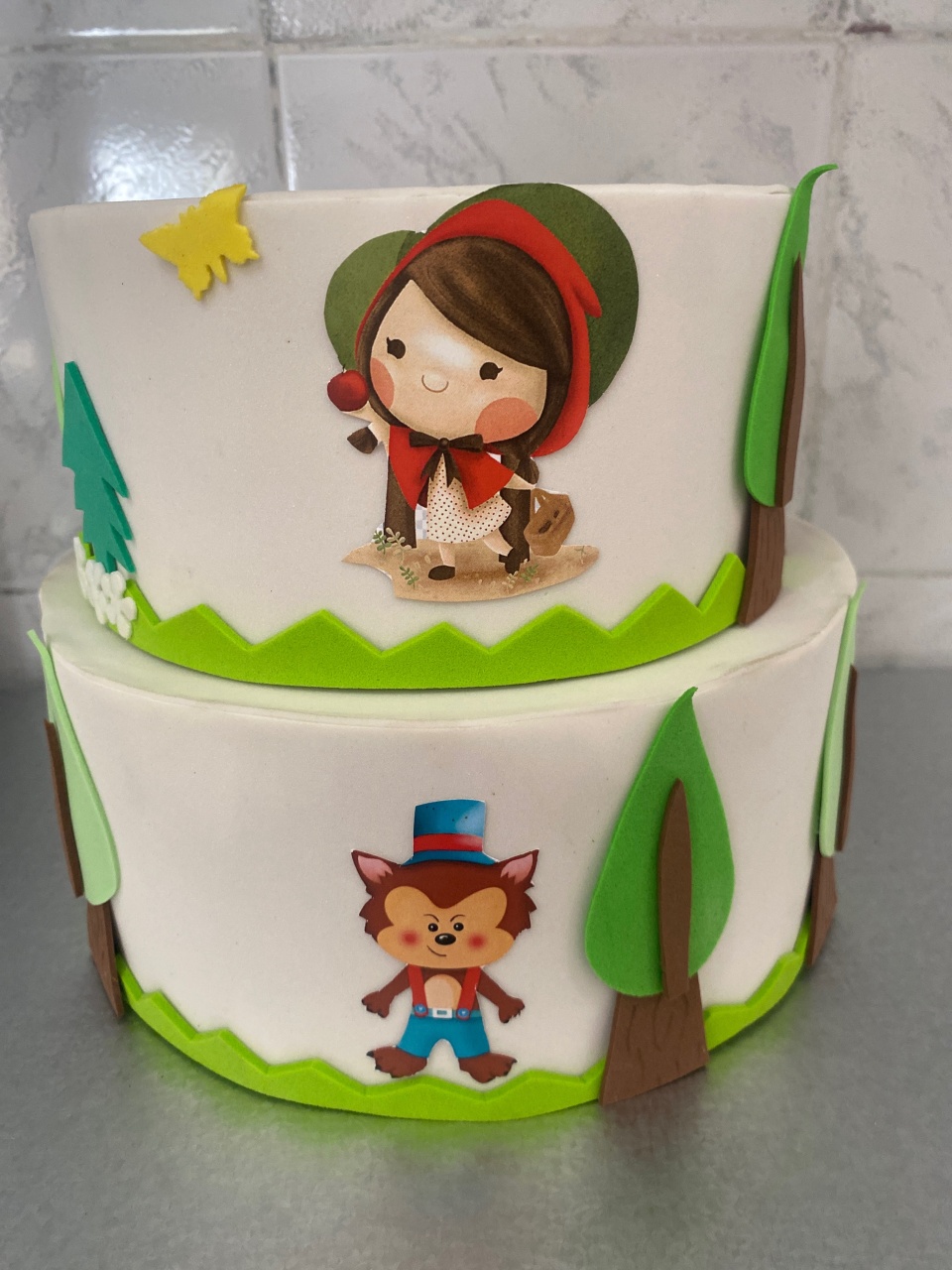 Bolo Fake Chapeuzinho Vermelho  - Antonella Decorações