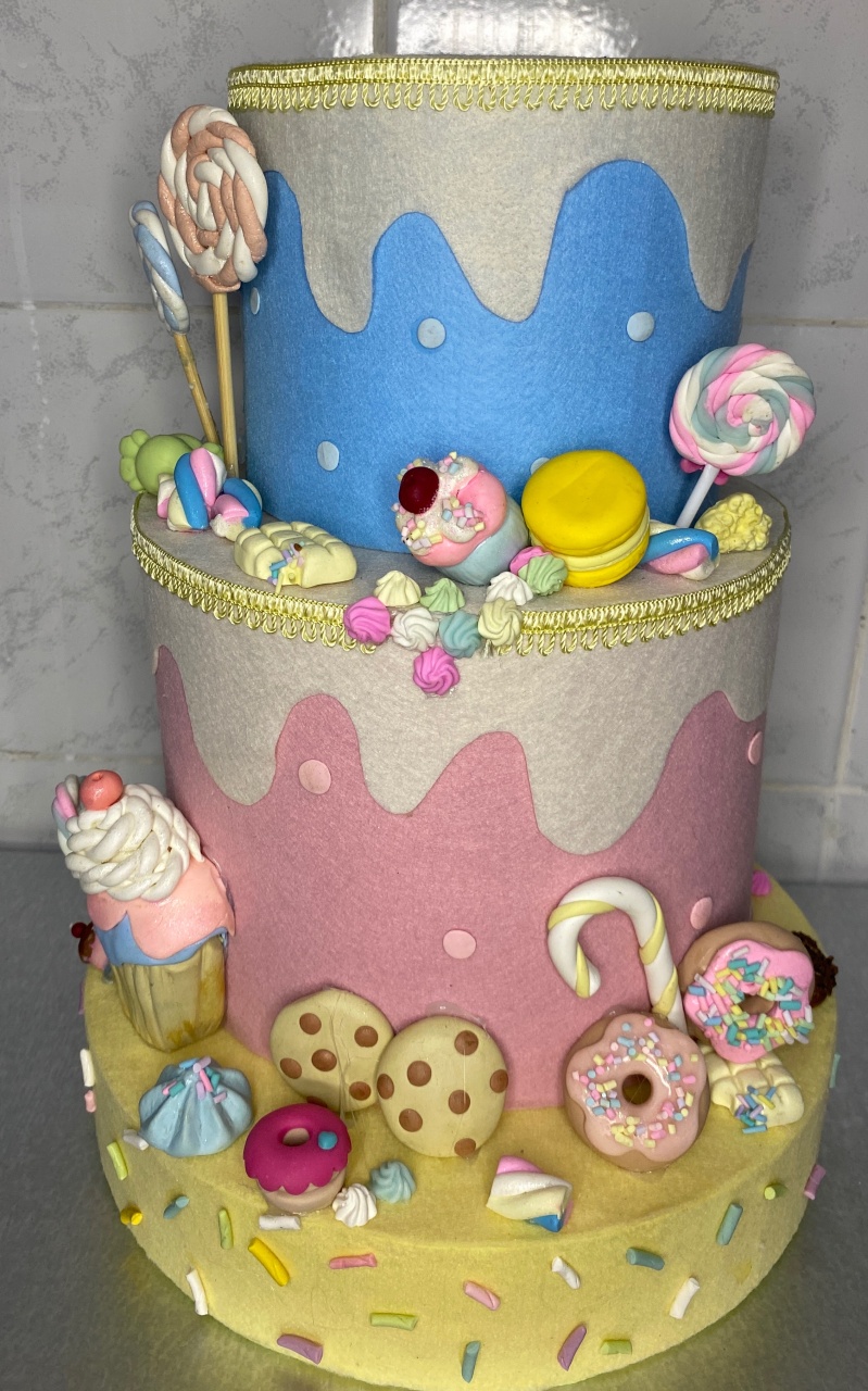Bolo Fake Doces  - Antonella Decorações