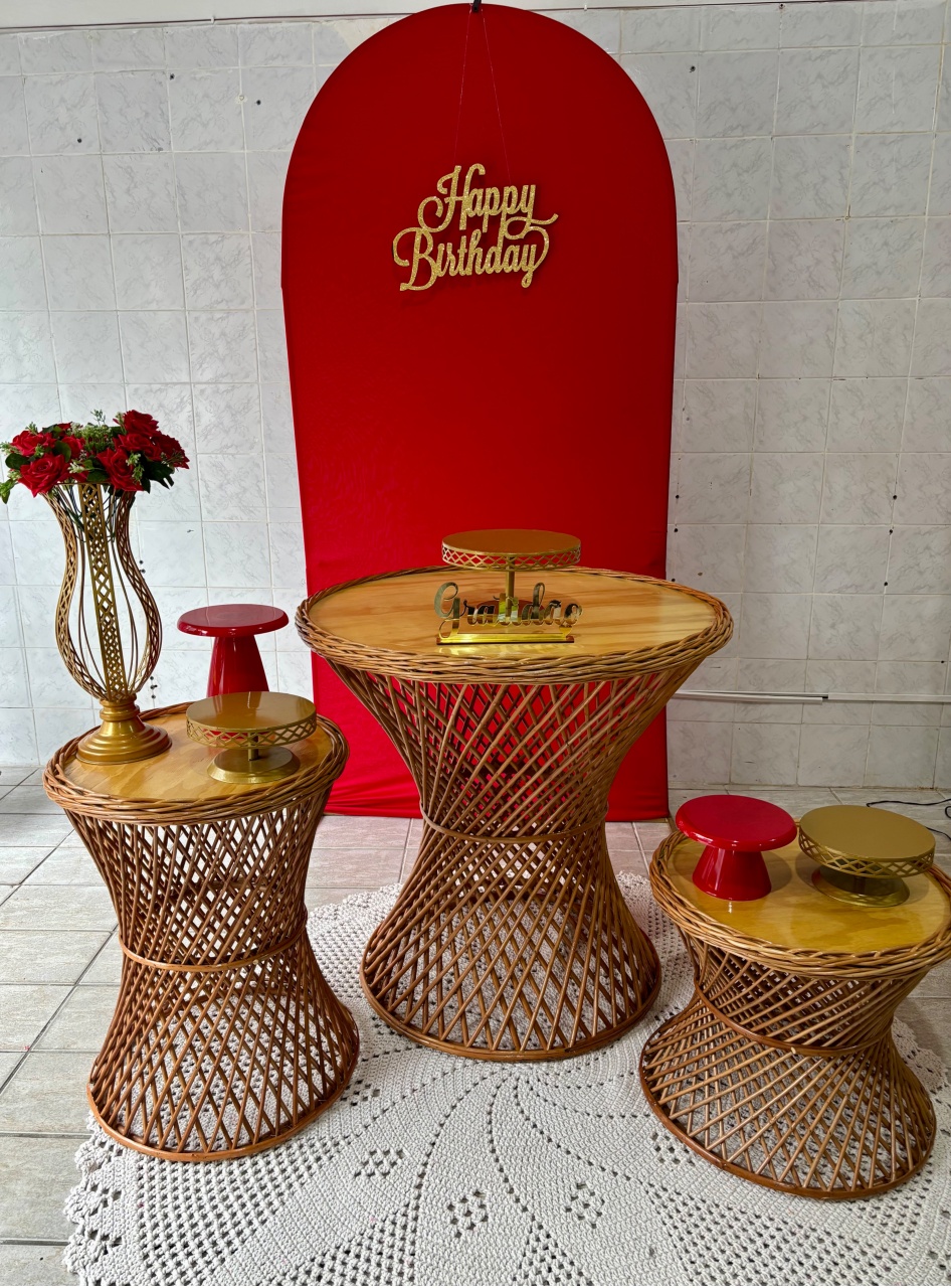 Kit Luxo Vermelho Com Móveis de Vime - Antonella Decorações