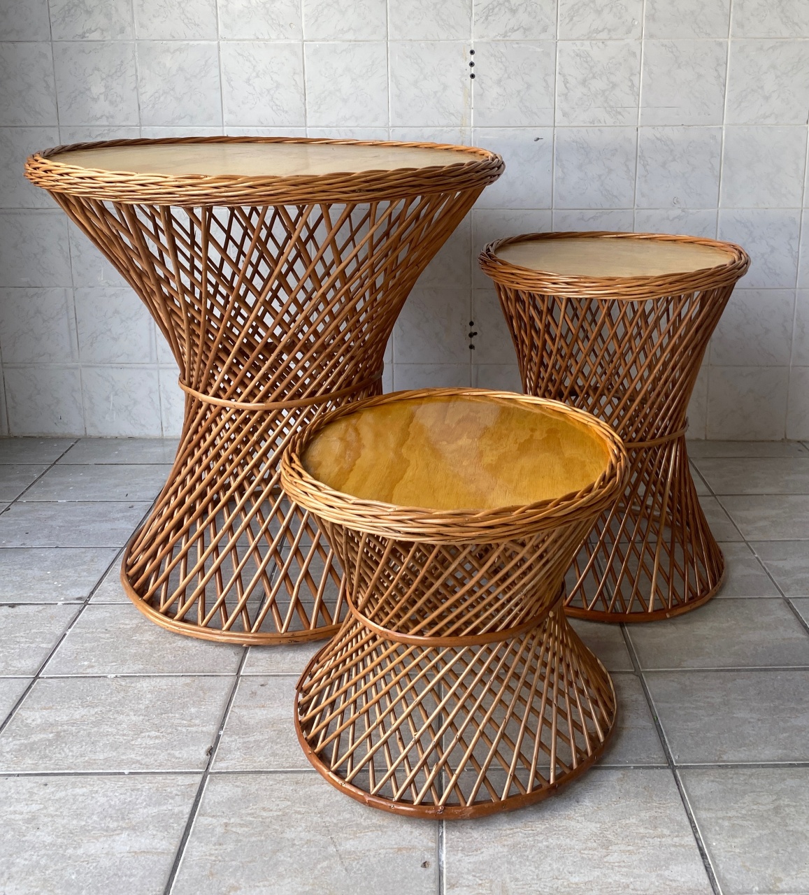 Trio de Mesas de Vime - Antonella Decorações