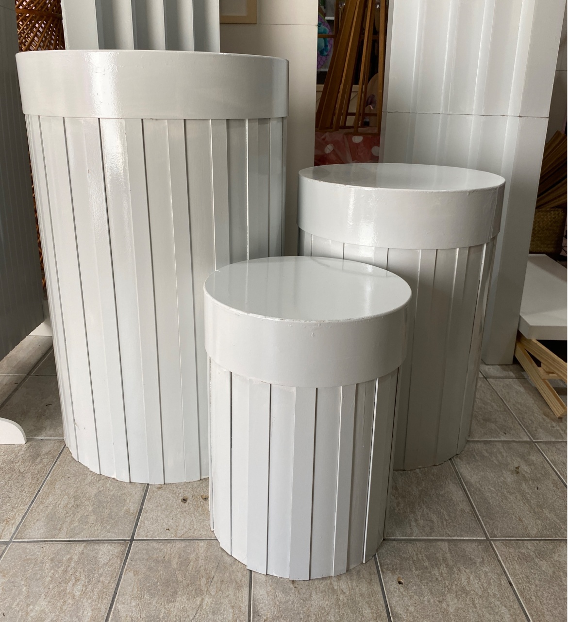 Trio de Cilindros Branco Ripado - Antonella Decorações