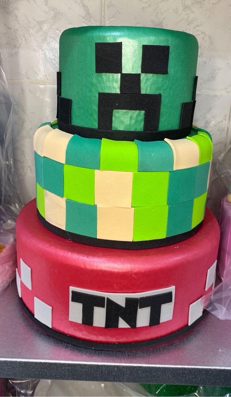 Bolo Fake Minecraft  - Antonella Decorações