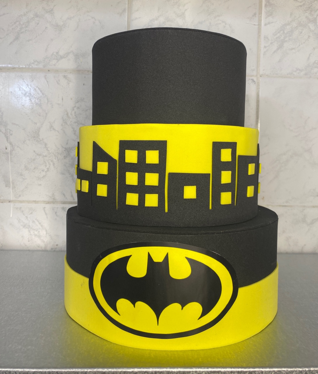 Bolo Fake Batman - Antonella Decorações
