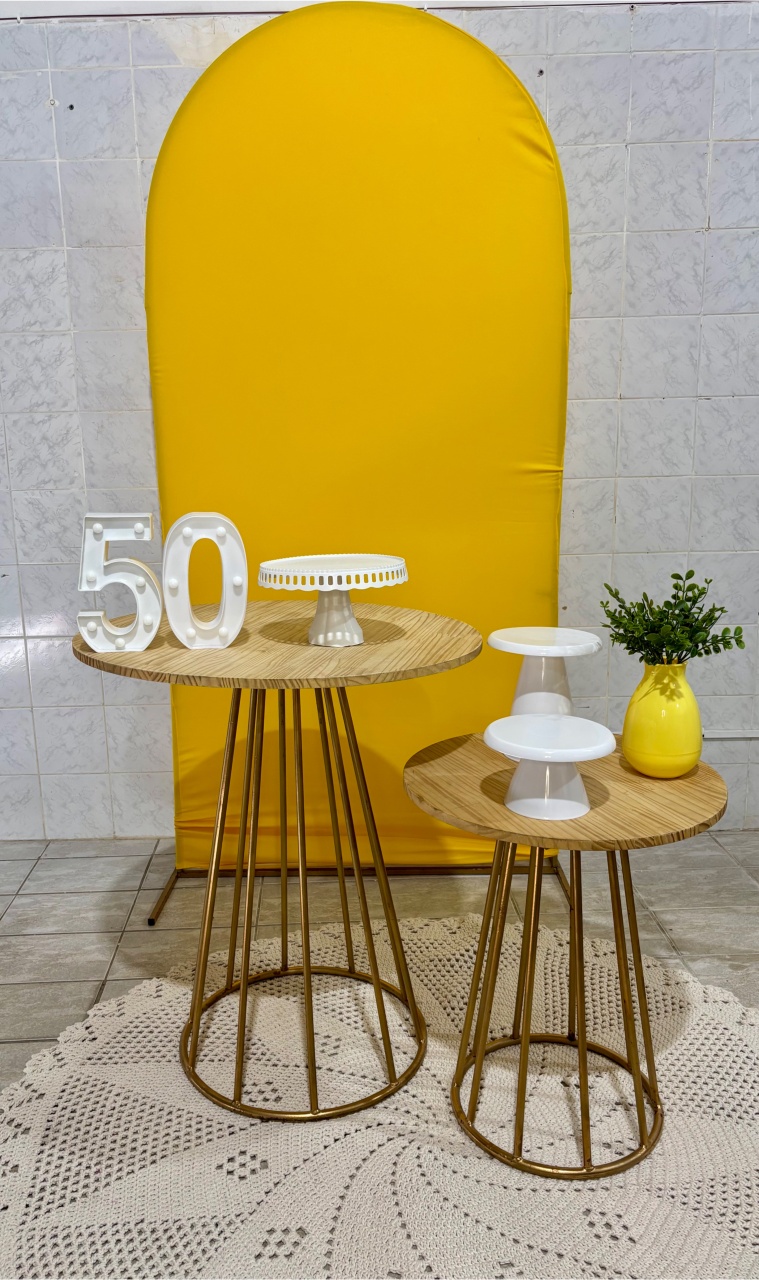 Amarelo Com Mesas de Ferro - Antonella Decorações