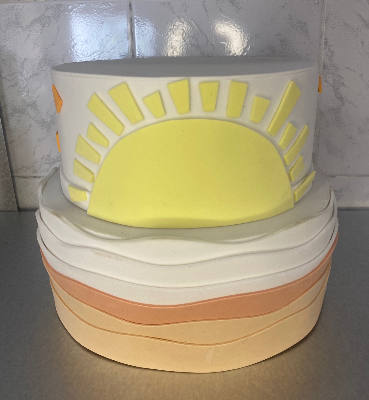 Bolo Fake Sol  - Antonella Decorações